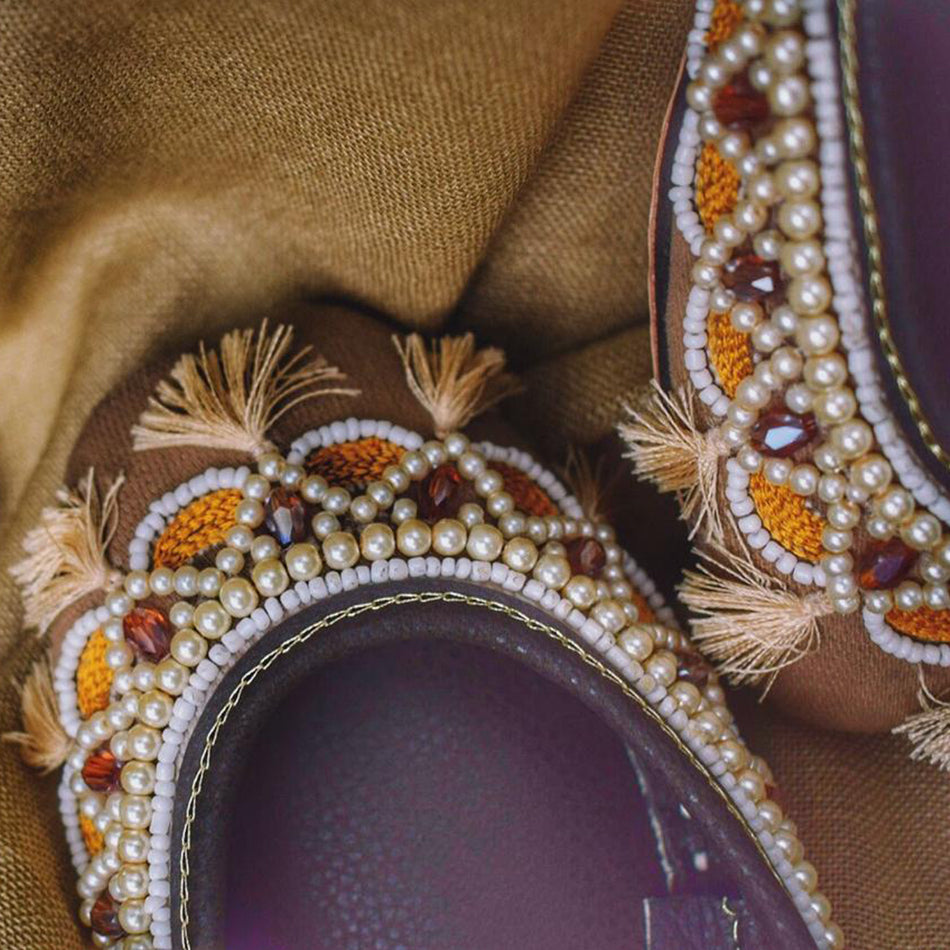 Beautiful Hand-Embroidered Pair of Khussa in Pure Leather