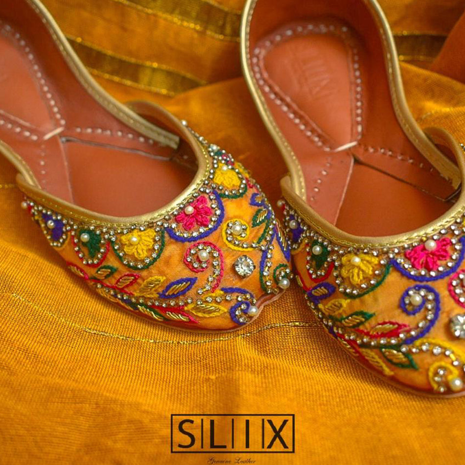 Colorful Khussa with the Dazzling Gleam in Pure Leather