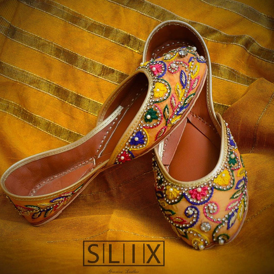 Colorful Khussa with the Dazzling Gleam in Pure Leather
