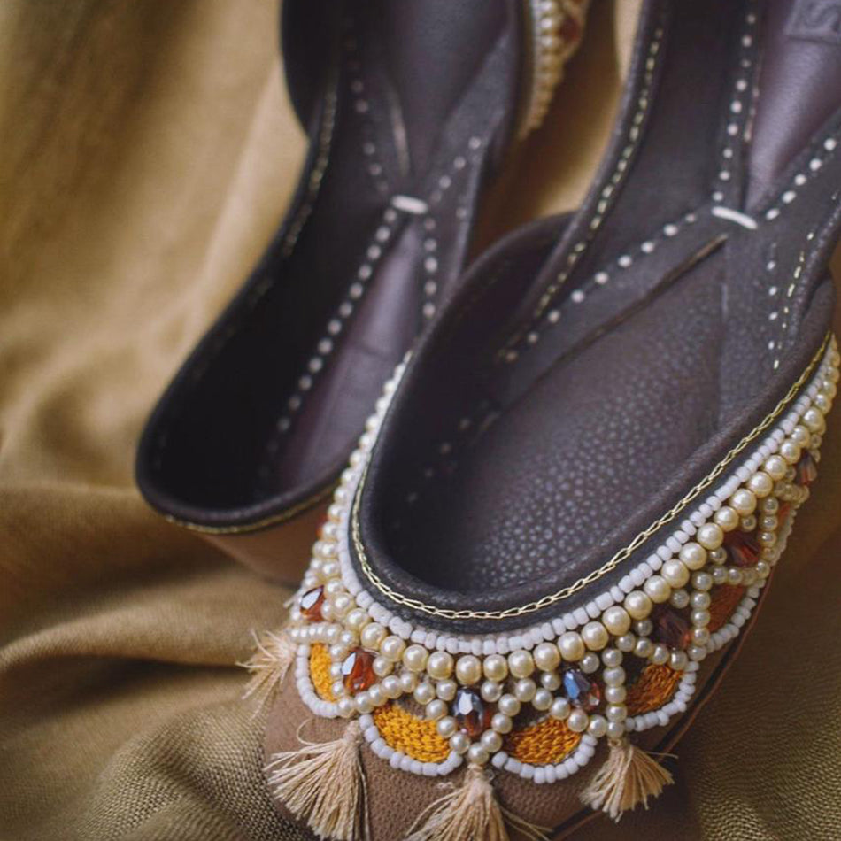 Beautiful Hand-Embroidered Pair of Khussa in Pure Leather