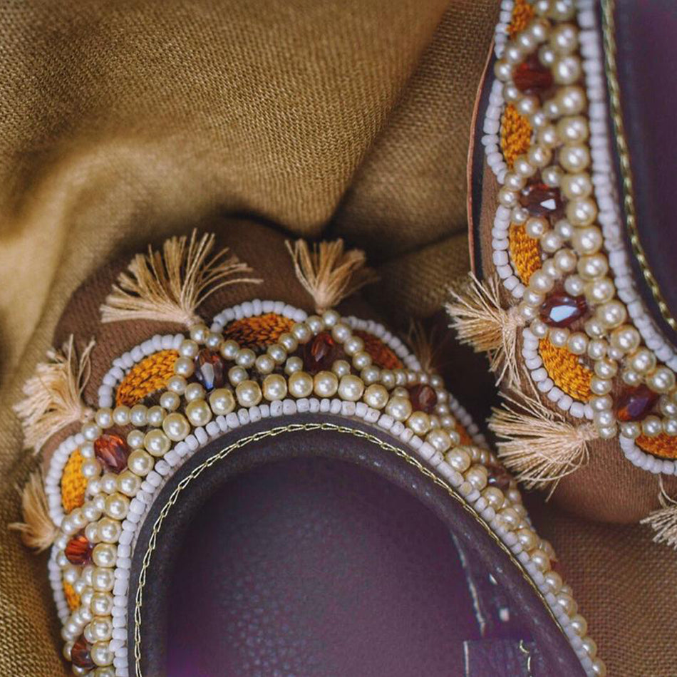 Beautiful Hand-Embroidered Pair of Khussa in Pure Leather