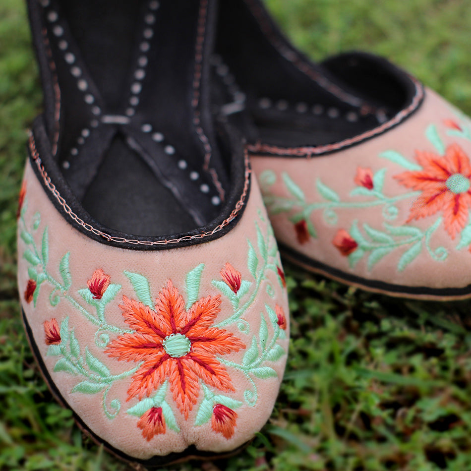 Simple and Stunning Hand Embroidered Khussa In Pure Leather