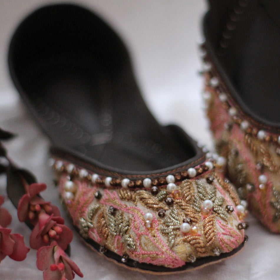 Pair of Ravishing Khussas for festive Occasion in Pure Leather