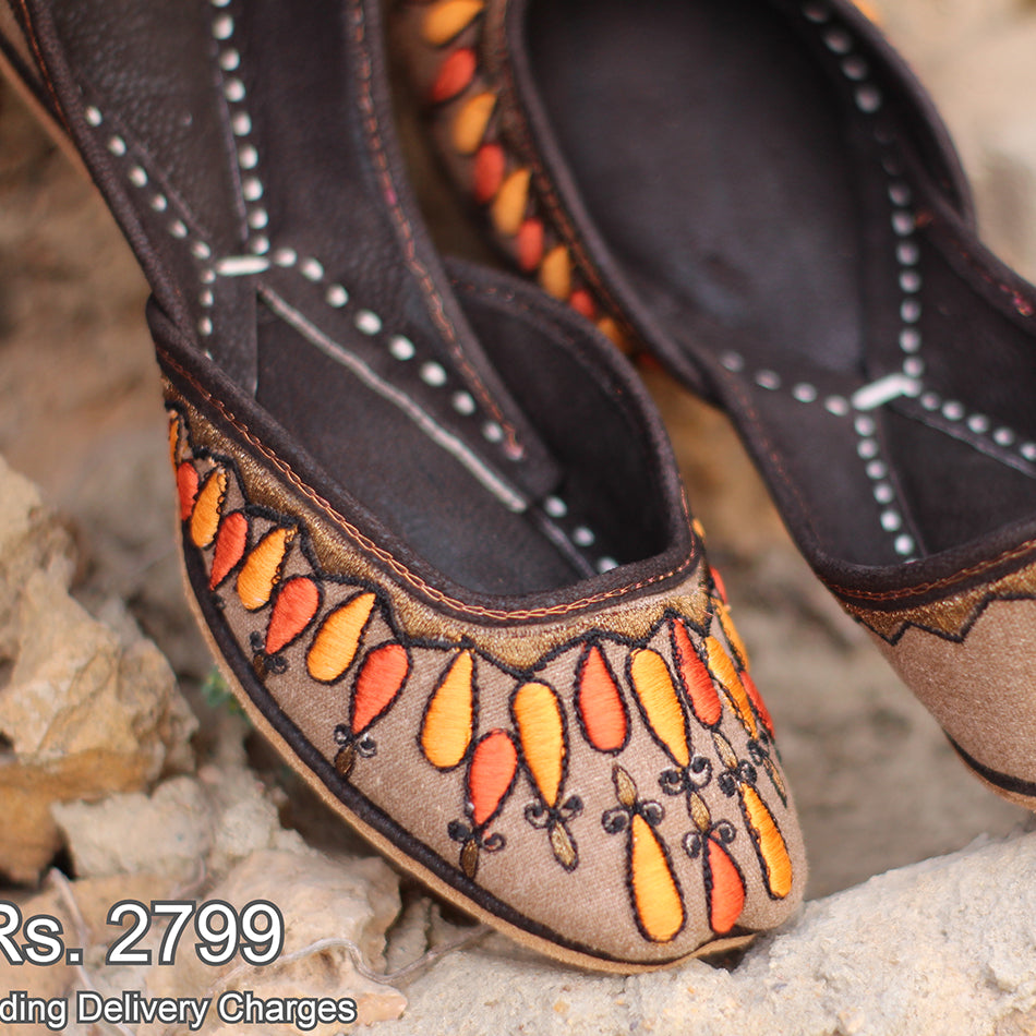 Simple, Stylish and Pure Leather Khussa with Stunning Color Combination