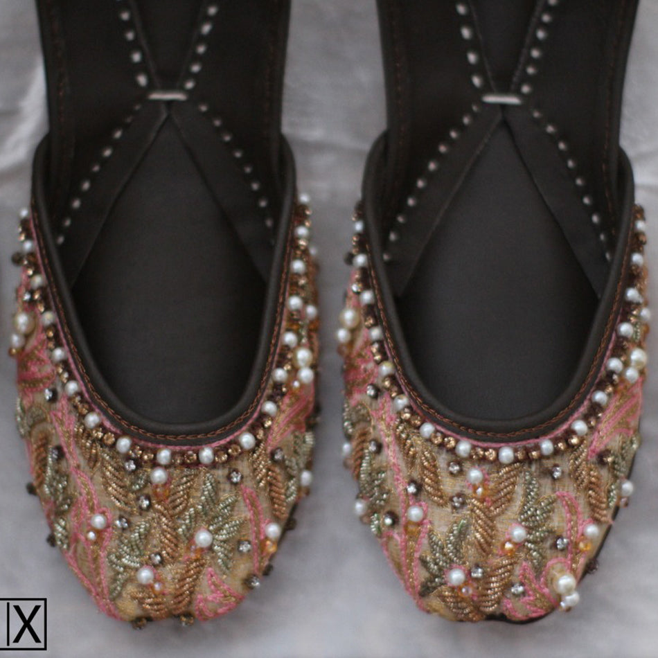 Pair of Ravishing Khussas for festive Occasion in Pure Leather
