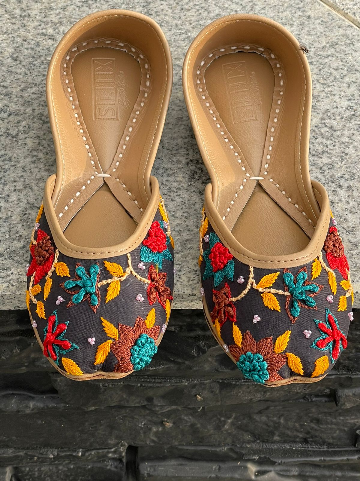 Classy Hand Embroidered Khussas in Pure Leather for Daily Wear
