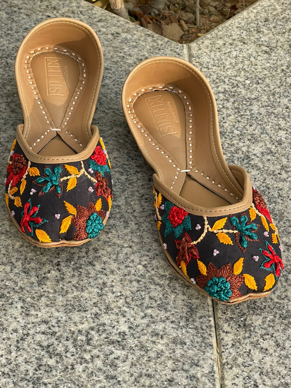 Classy Hand Embroidered Khussas in Pure Leather for Daily Wear