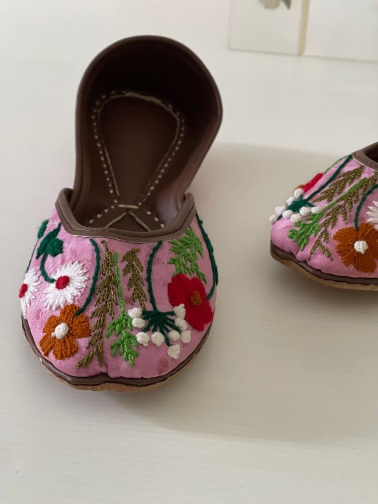 Fashionable Floral Flower Hand Embroidered Khussas in Pure Leather