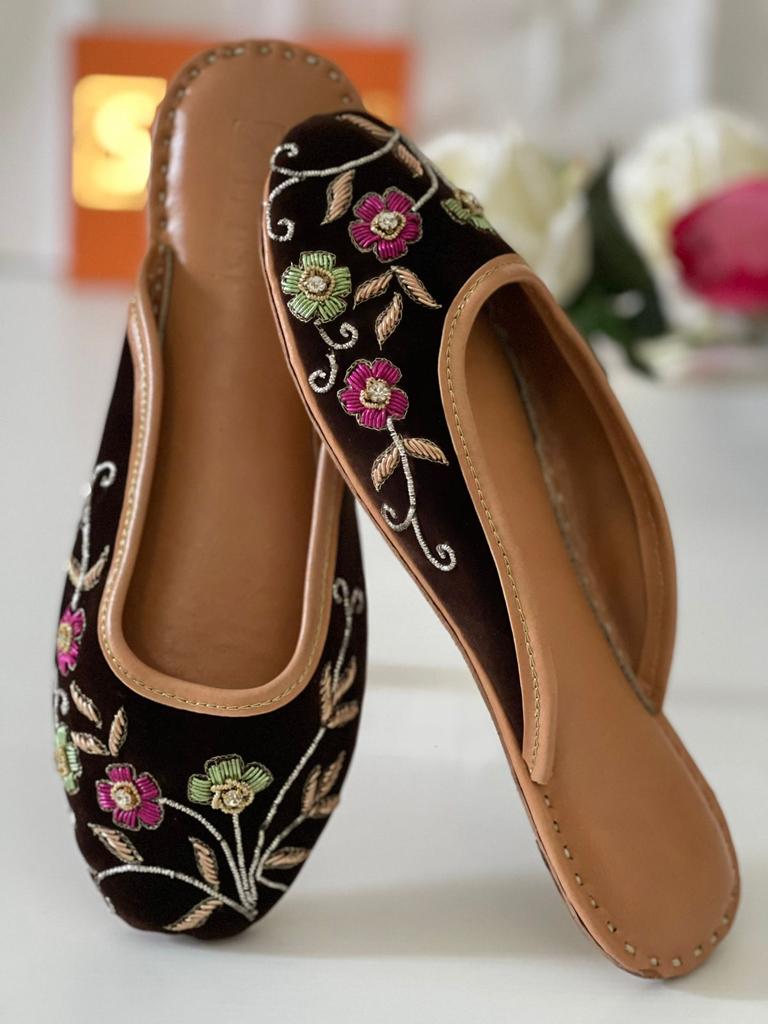 Black Beauty Flat Mule in Pure Leather