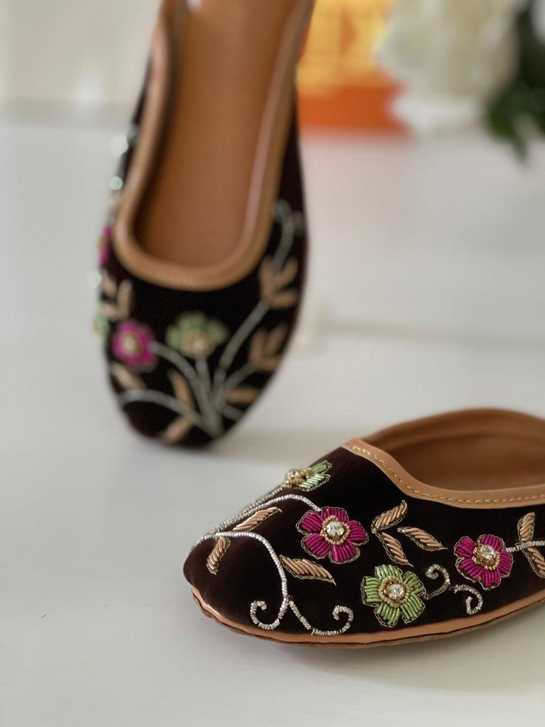 Black Beauty Flat Mule in Pure Leather
