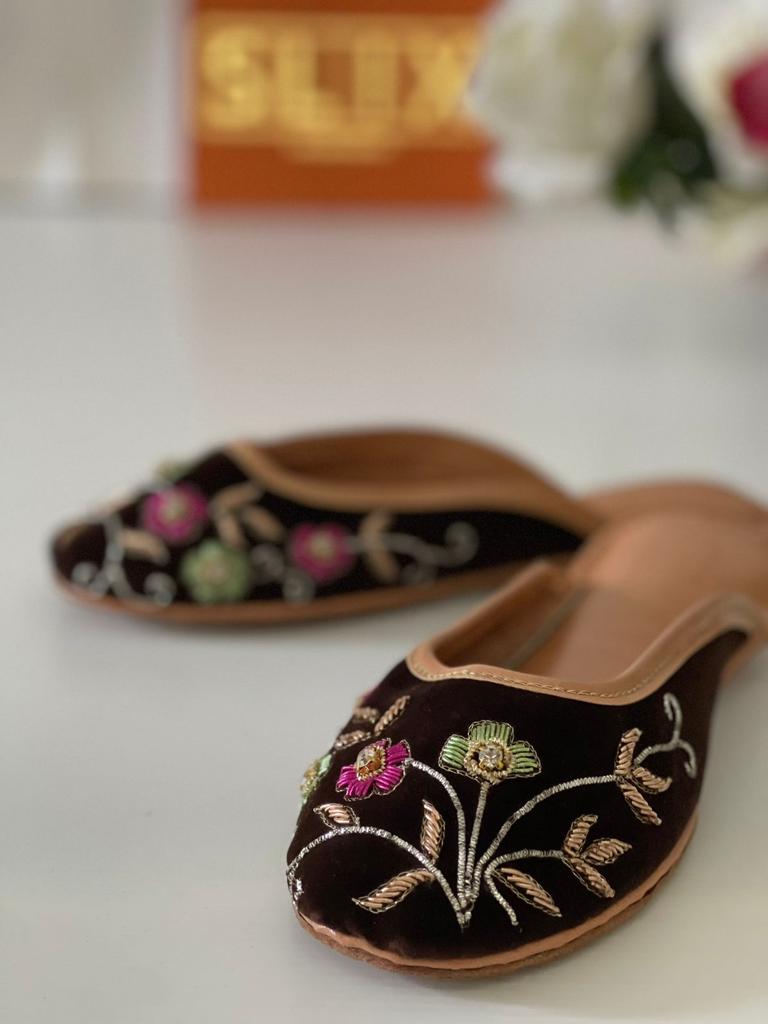 Black Beauty Flat Mule in Pure Leather