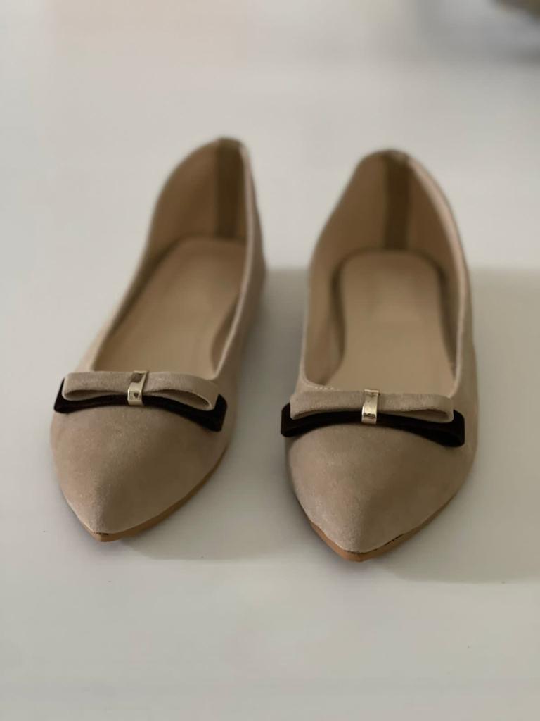 Stylish and Elegant Pair of Flats in Pure Leather