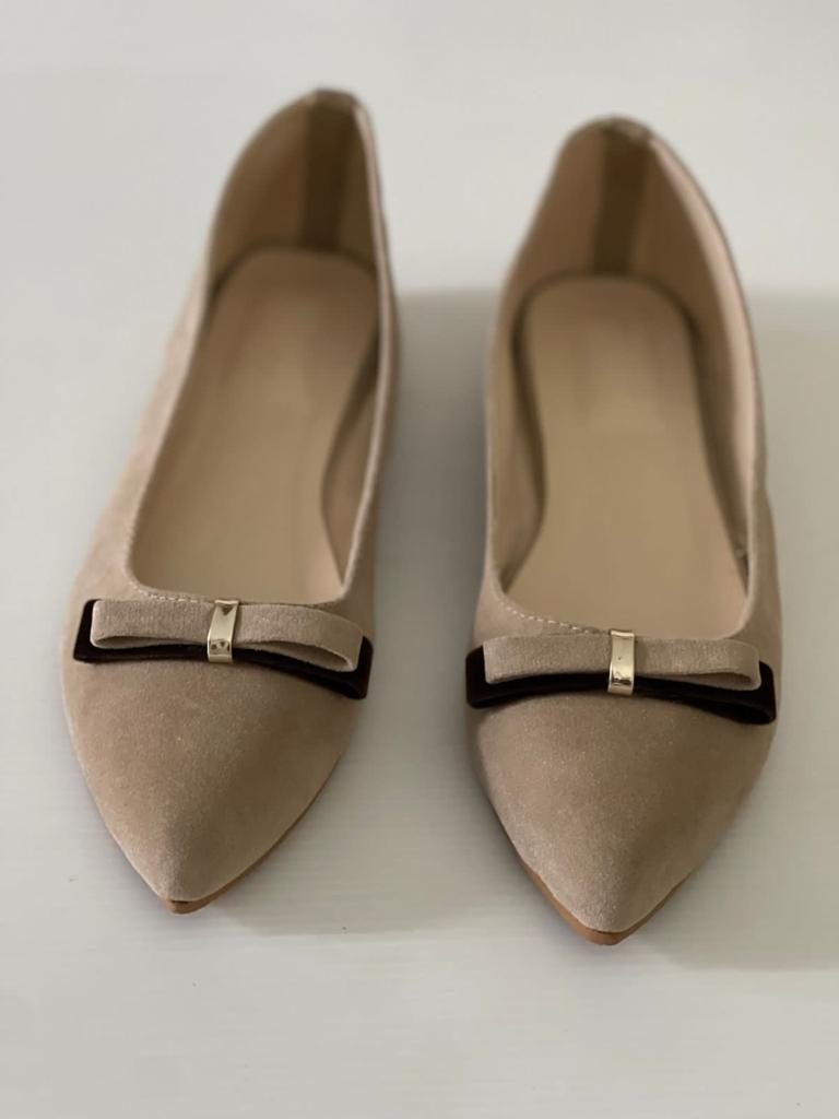Stylish and Elegant Pair of Flats in Pure Leather
