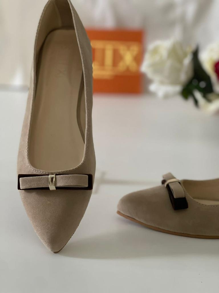 Stylish and Elegant Pair of Flats in Pure Leather