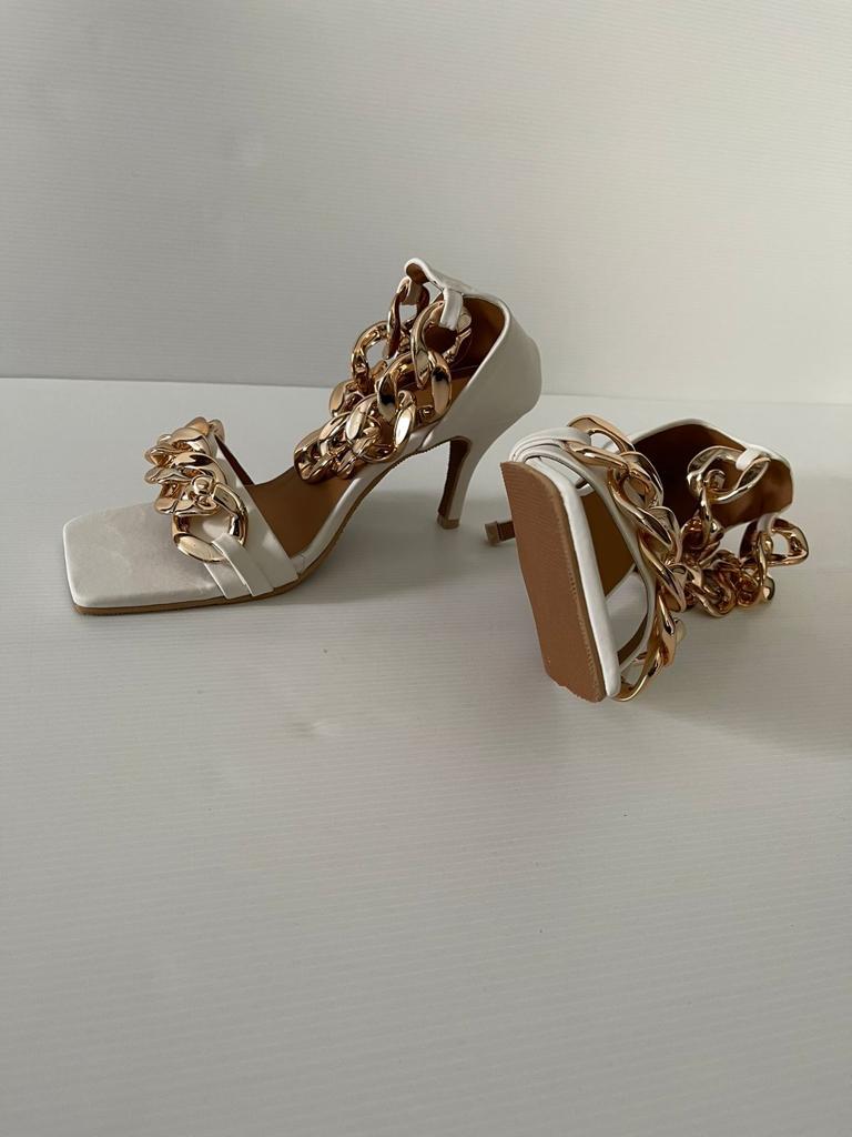Beautiful and Gorgeous Heel That Increase Your Beauty