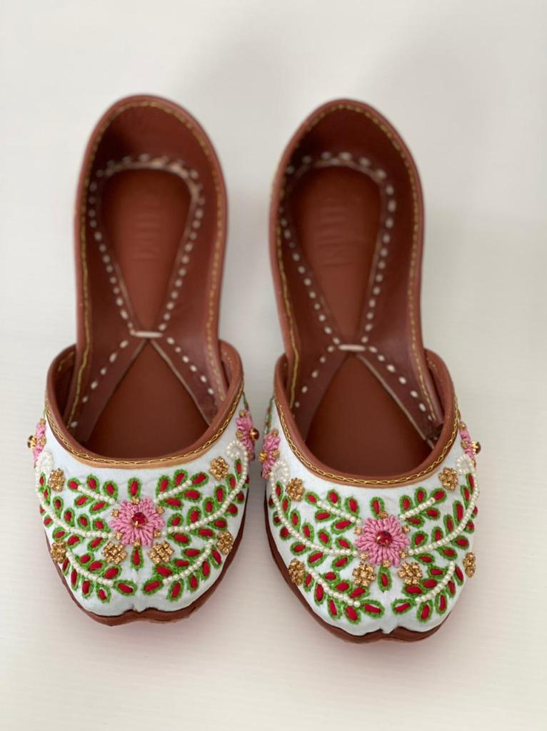 Simple, Lovely and Beautiful Khussas with Hand Embroidery in Pure Leather